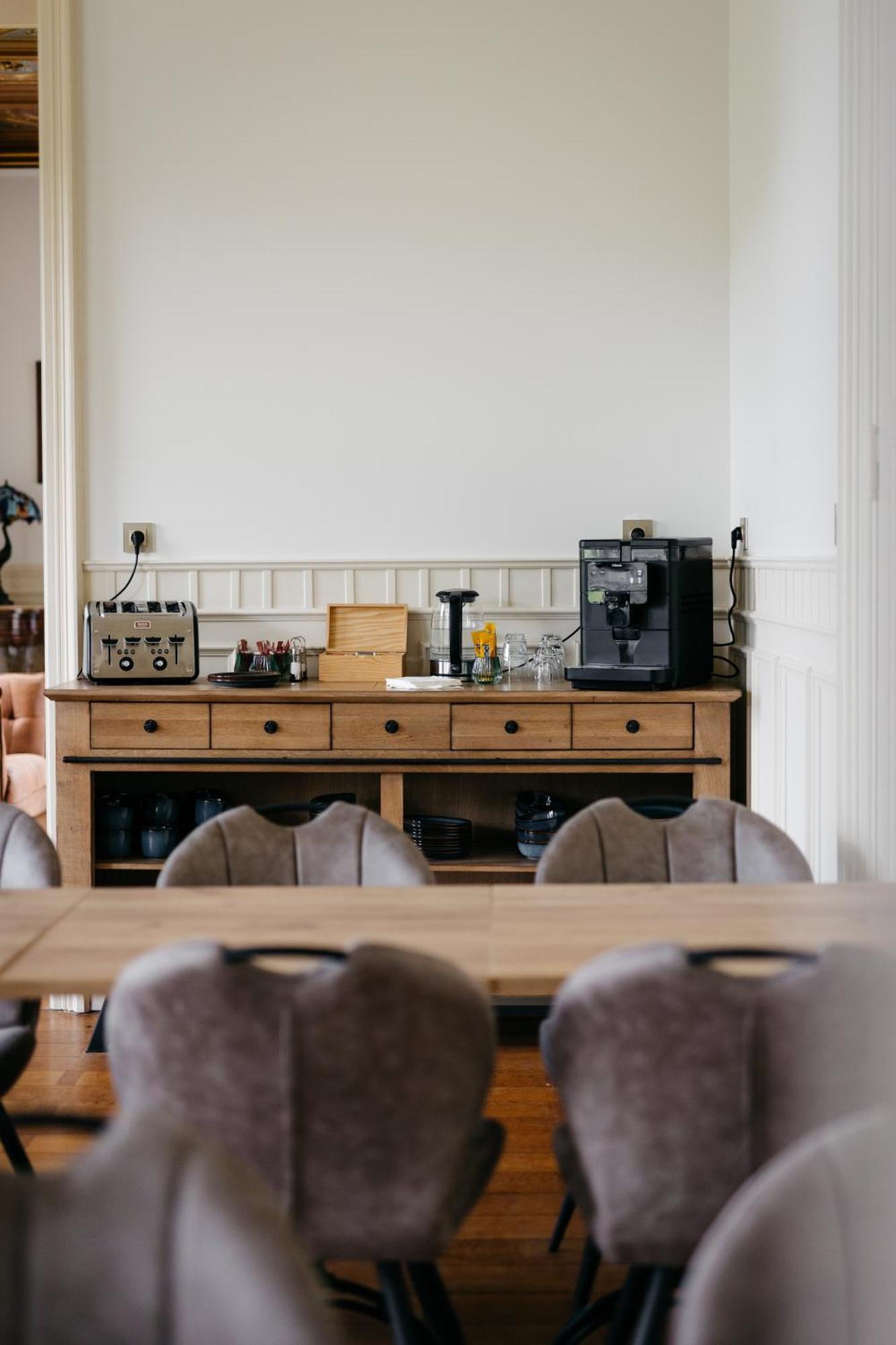 De Luxe Au Chateau 105