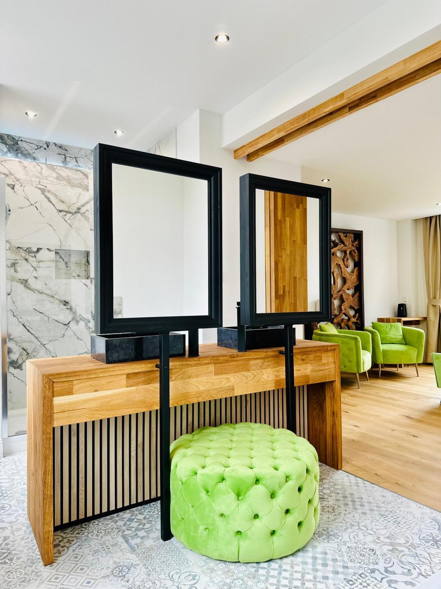 De Luxe Au Chateau 105