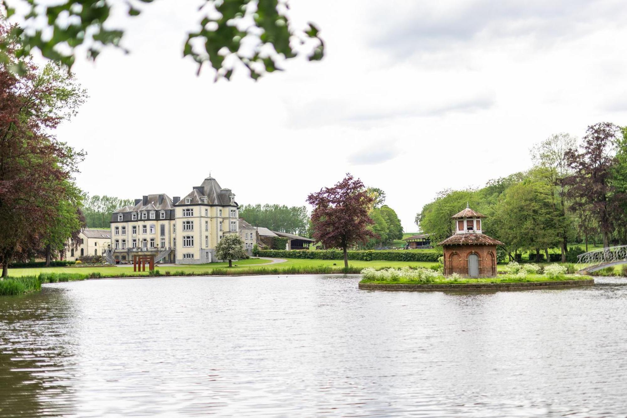 De Luxe Au Chateau 105 *